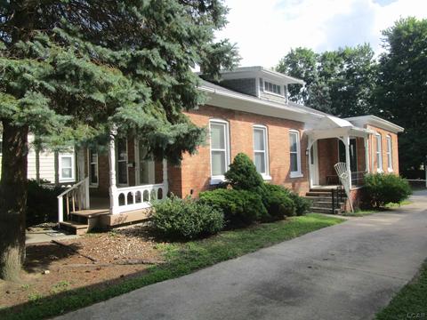 146 E Butler St, Adrian, MI 49221 photo 2