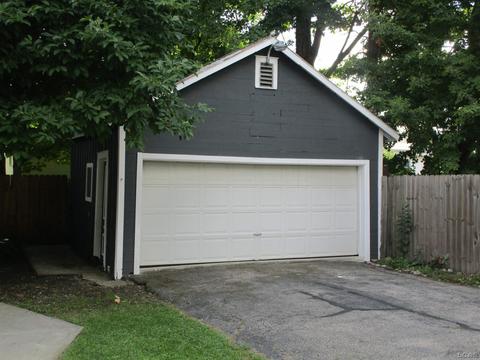 146 E Butler St, Adrian, MI 49221 photo 3
