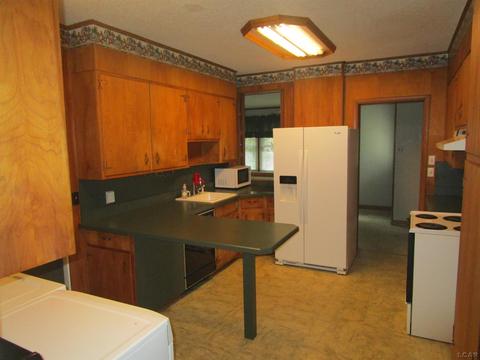 146 E Butler St, Adrian, MI 49221 photo 7