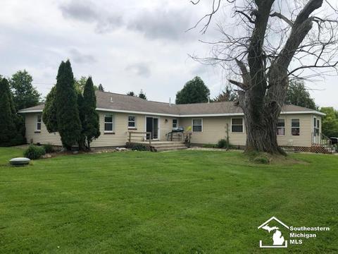 5150 Hunt Rd, Adrian, MI 49221 photo 2