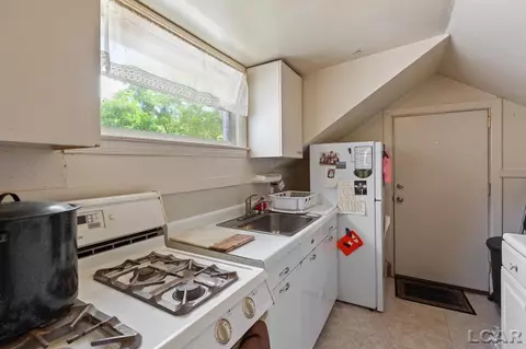 903 E Hunt, Adrian, MI 49221 photo 21