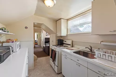 903 E Hunt, Adrian, MI 49221 photo 22