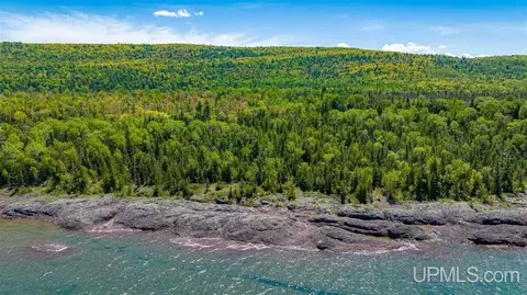 12 Harbor Street, Copper Harbor, MI 49918