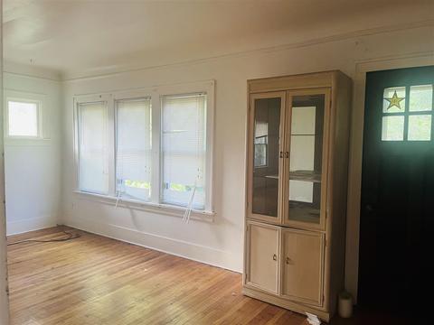 804 Thomson St, Flint, MI 48503 photo 7