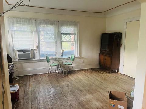 804 Thomson St, Flint, MI 48503 photo 2