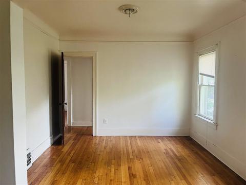 804 Thomson St, Flint, MI 48503 photo 8