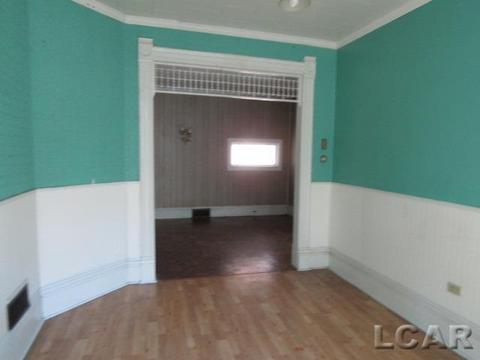 518 E Front St, Adrian, MI 49221 photo 3
