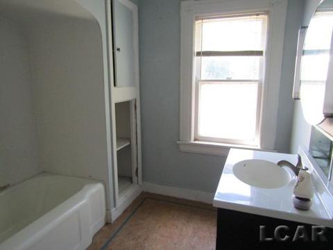 518 E Front St, Adrian, MI 49221 photo 7