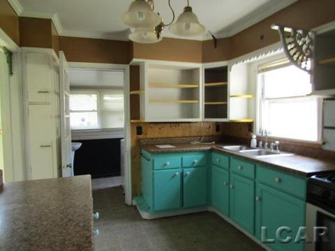 518 E Front St, Adrian, MI 49221 photo 4