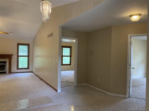 28211 Ruby Ct, New Baltimore, MI 48047 photo 5