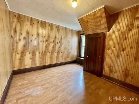 314 S 8th St, Escanaba, MI 49829 photo 7