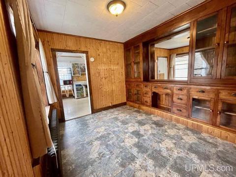 314 S 8th St, Escanaba, MI 49829 photo 8