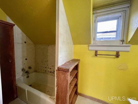 314 S 8th St, Escanaba, MI 49829 photo 22
