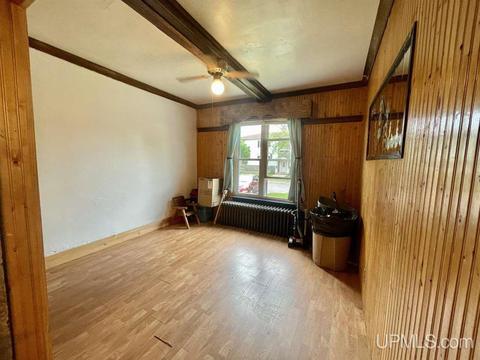 314 S 8th St, Escanaba, MI 49829 photo 5