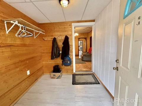 314 S 8th St, Escanaba, MI 49829 photo 3