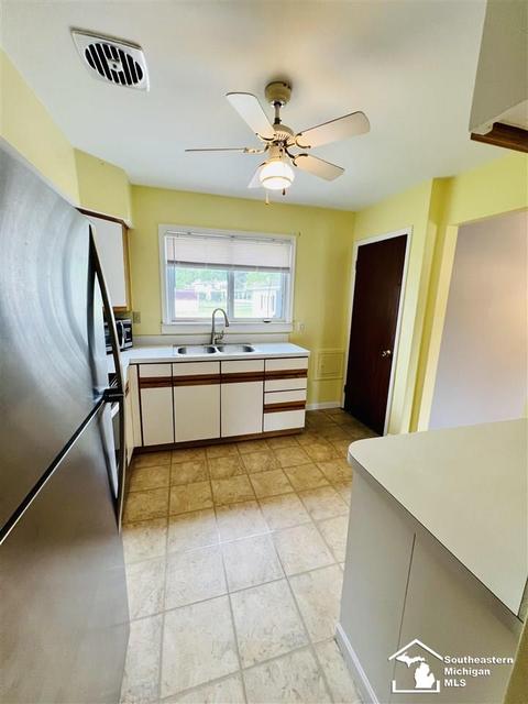 430 Theodore Dr, Monroe, MI 48162 photo 8
