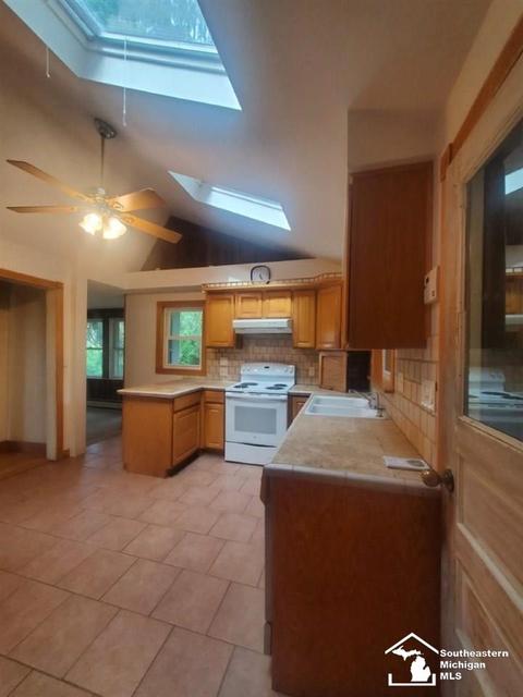 1261 E Temperance Rd, Temperance, MI 48182 photo 12