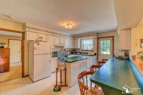 2390 Scofield Carleton Rd, Carleton, MI 48117 photo 3