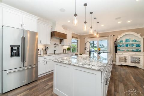 6415 N River Rd, Freeland, MI 48623