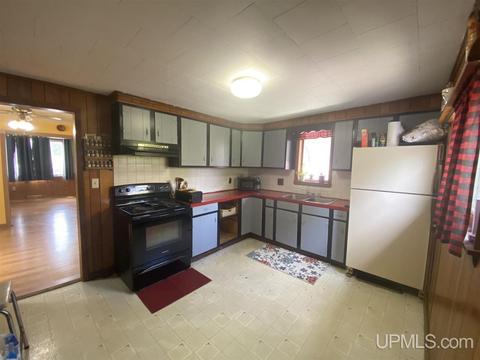 319 E Onota, Munising, MI 49862 photo 10