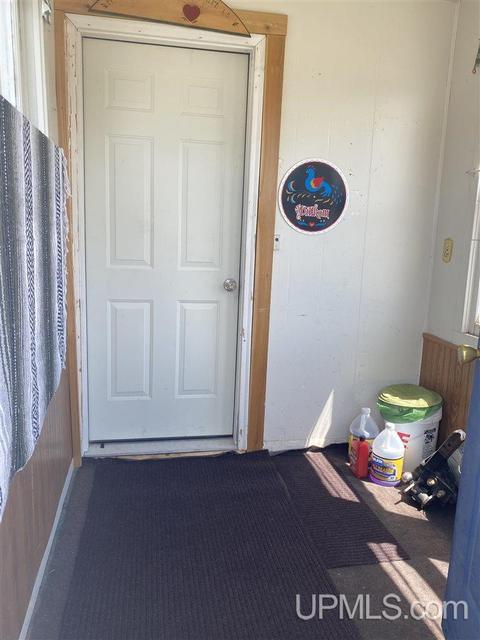 319 E Onota, Munising, MI 49862 photo 2