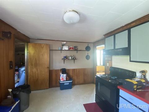319 E Onota, Munising, MI 49862 photo 11