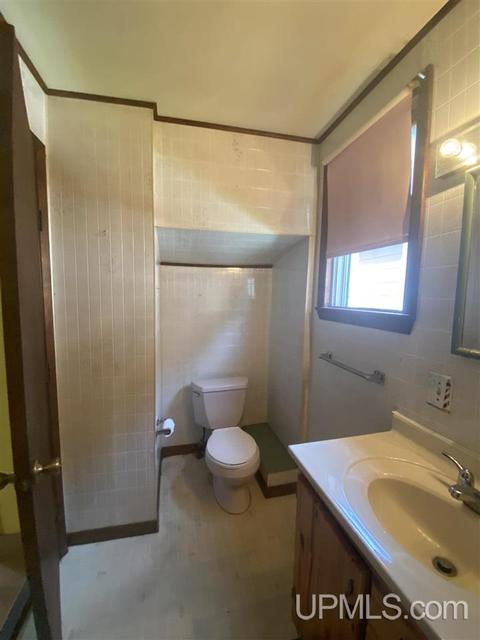 319 E Onota, Munising, MI 49862 photo 7