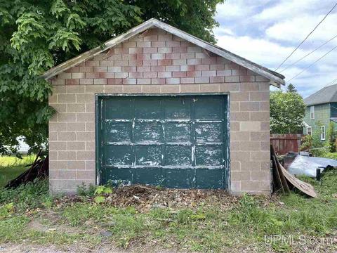 319 E Onota, Munising, MI 49862 photo 23