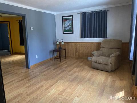 319 E Onota, Munising, MI 49862 photo 3