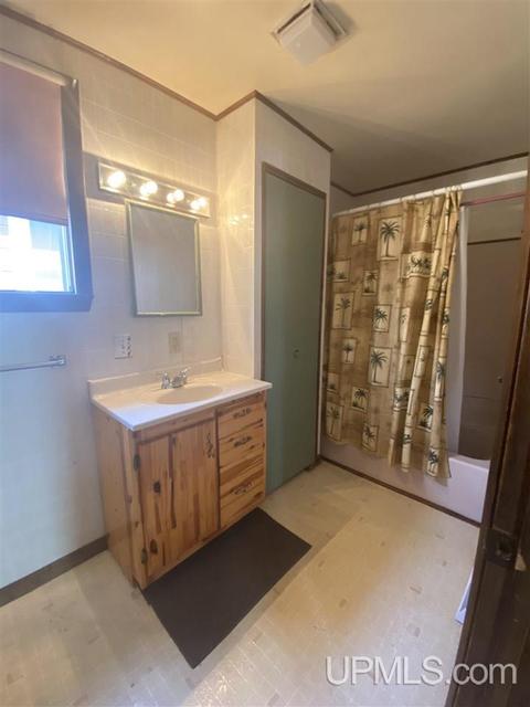 319 E Onota, Munising, MI 49862 photo 8