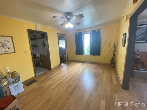 319 E Onota, Munising, MI 49862 photo 5