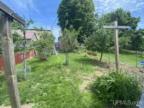 319 E Onota, Munising, MI 49862 photo 21