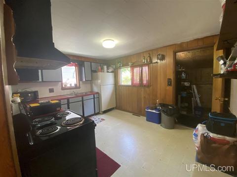 319 E Onota, Munising, MI 49862 photo 9