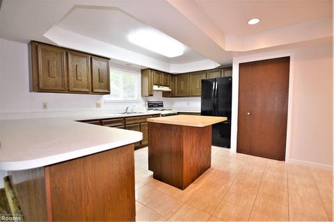18315 Elm Ct, Macomb, MI 48044 photo 6