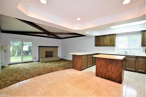 18315 Elm Ct, Macomb, MI 48044 photo 3