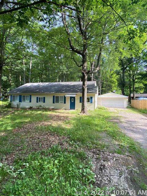 2264 Jefferson, Harrison, MI 48625 photo 1