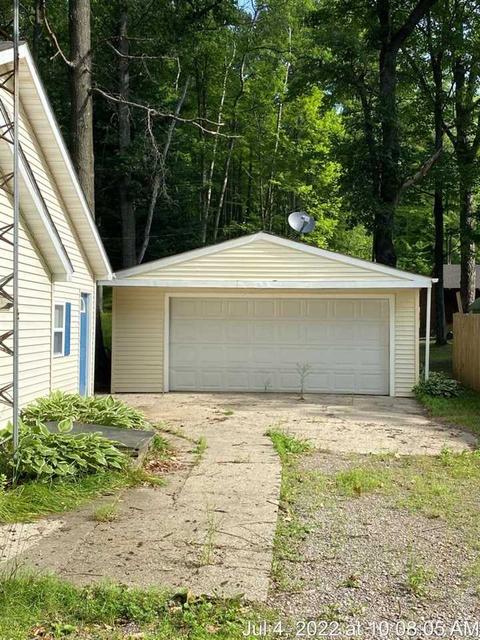 2264 Jefferson, Harrison, MI 48625 photo 3