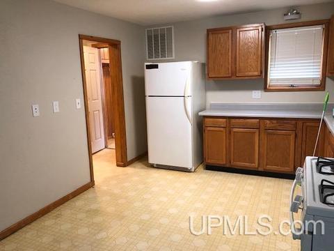 628 E Broad St, L'anse, MI 49946 photo 9