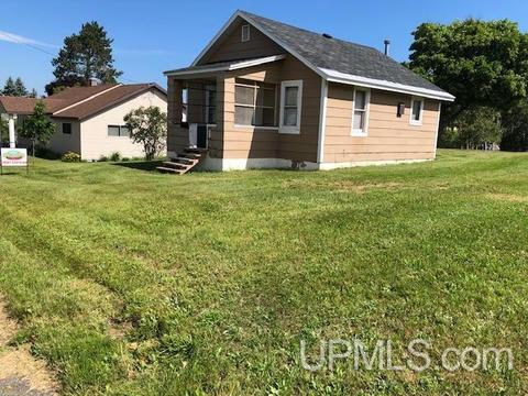 628 E Broad St, L'anse, MI 49946 photo 2