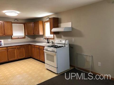 628 E Broad St, L'anse, MI 49946 photo 10