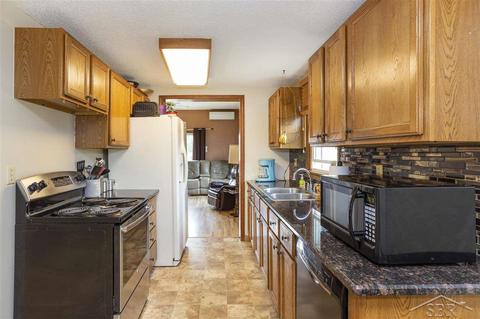 399 E Perkins St, Merrill, MI 48637 photo 4