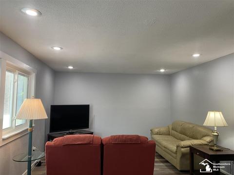 654 King St, Temperance, MI 48182 photo 4