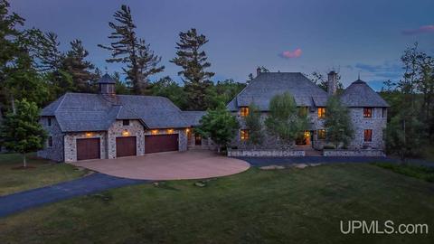 200 Pinton Ln, Marquette, MI 49855