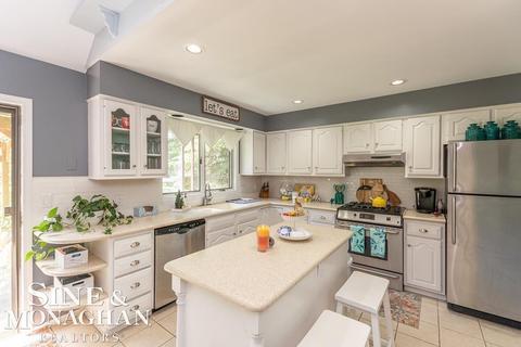 619 Turnberry, Saint Clair, MI 48079 photo 8