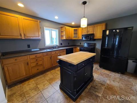 1225 N Second, Ishpeming, MI 49849 photo 4