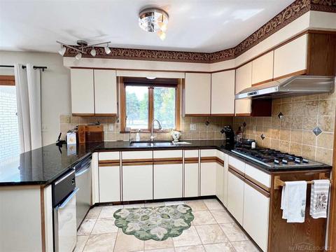 426 Maple Cir, Sandusky, MI 48471 photo 2