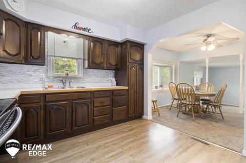 8039 E Coldwater Rd, Davison, MI 48423 photo 11