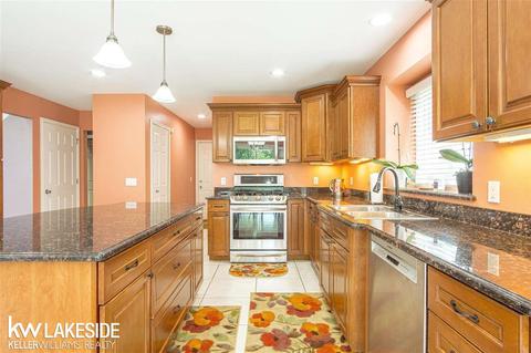 19332 Hudson River Dr, Macomb, MI 48044 photo 27