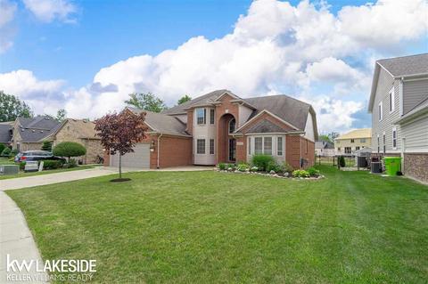 19332 Hudson River Dr, Macomb, MI 48044 photo 1