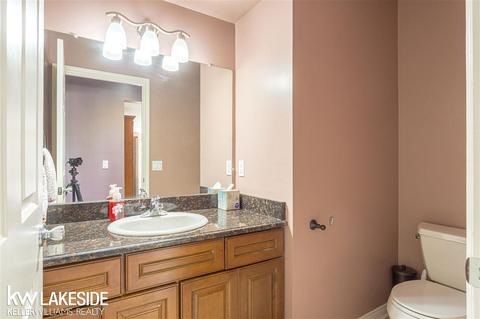 19332 Hudson River Dr, Macomb, MI 48044 photo 17